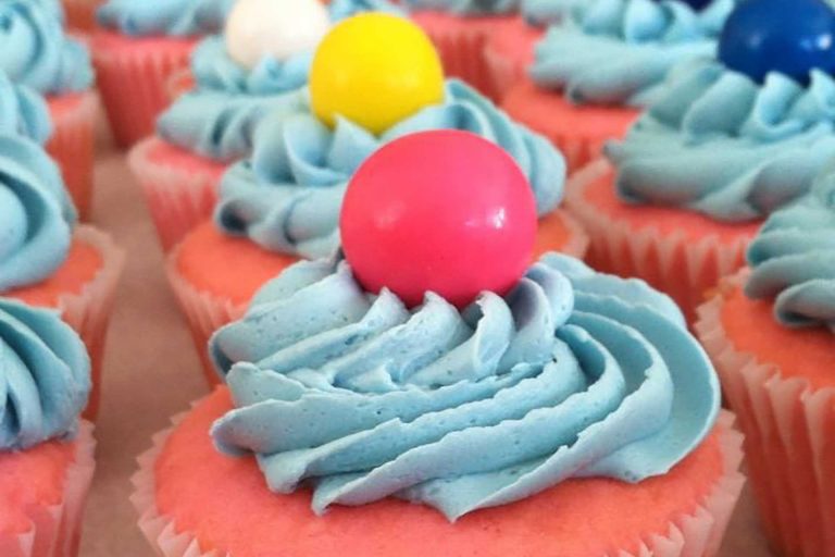 Bubblegum Cupcakes with Bubblegum Marshmallow Frosting