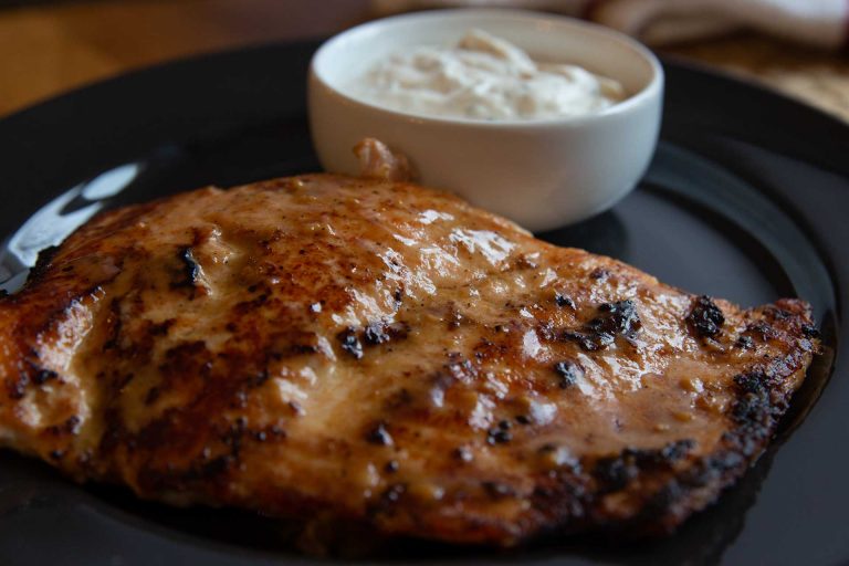 Grilled Salmon with Creamy Horseradish Sauce